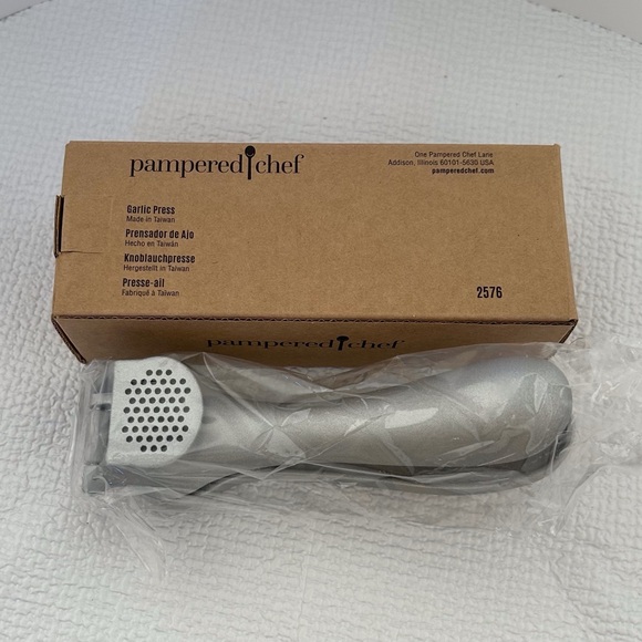 Pampered Chef Garlic Press - Picture 6 of 8